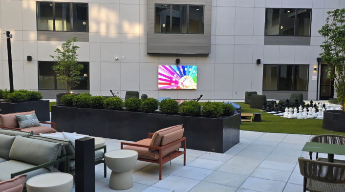 116" (9.7 ft) Outdoor TV