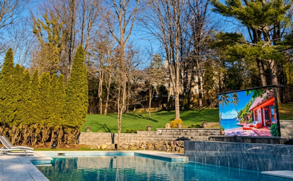 160" (13.33 ft) Outdoor TV