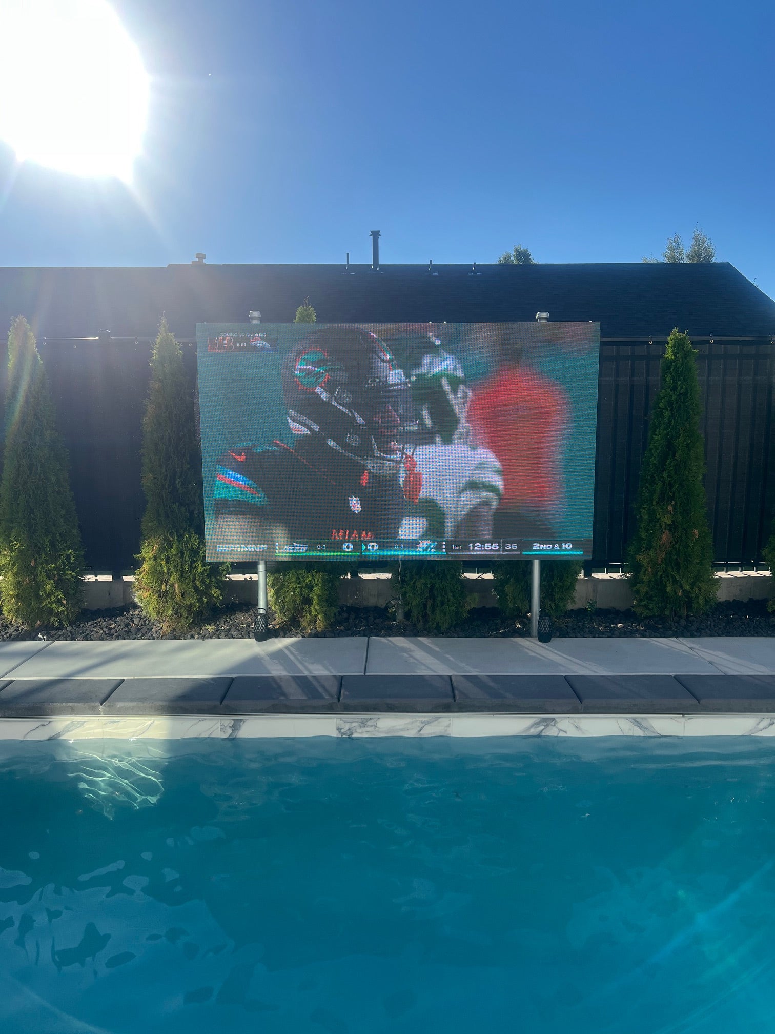116" (9.7 ft) Outdoor TV