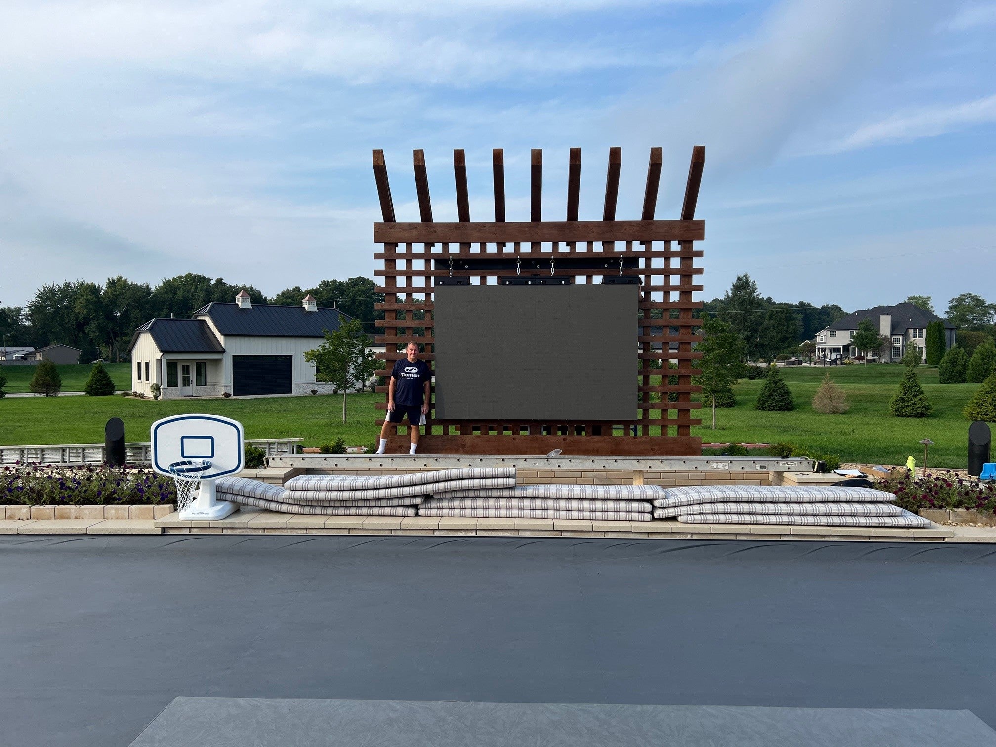 140" (11.83 ft) Outdoor TV