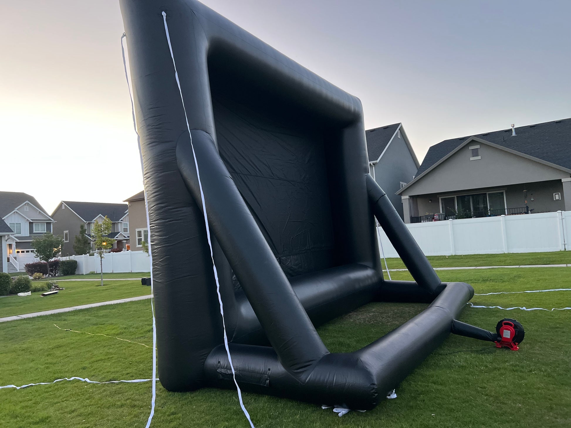 Outdoor Movies, Outdoor inflatable screen, elite outdoor movies, backyard movies, outdoor cinema, outdoor theater, outdoor screen
